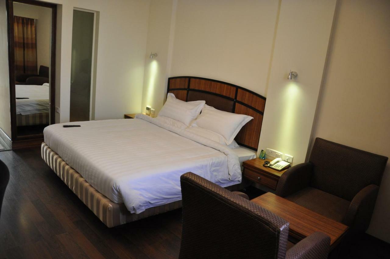 โฮเต็ล มาร์ก คริชนายา Hotel วิเจยาวารา ภายนอก รูปภาพ